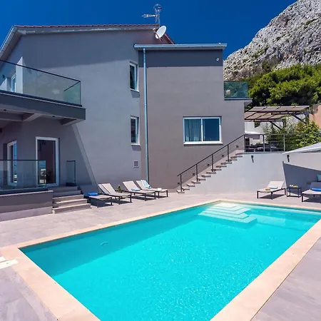 In Mit Tollem Pool Und Meerblick Holiday home Mimice